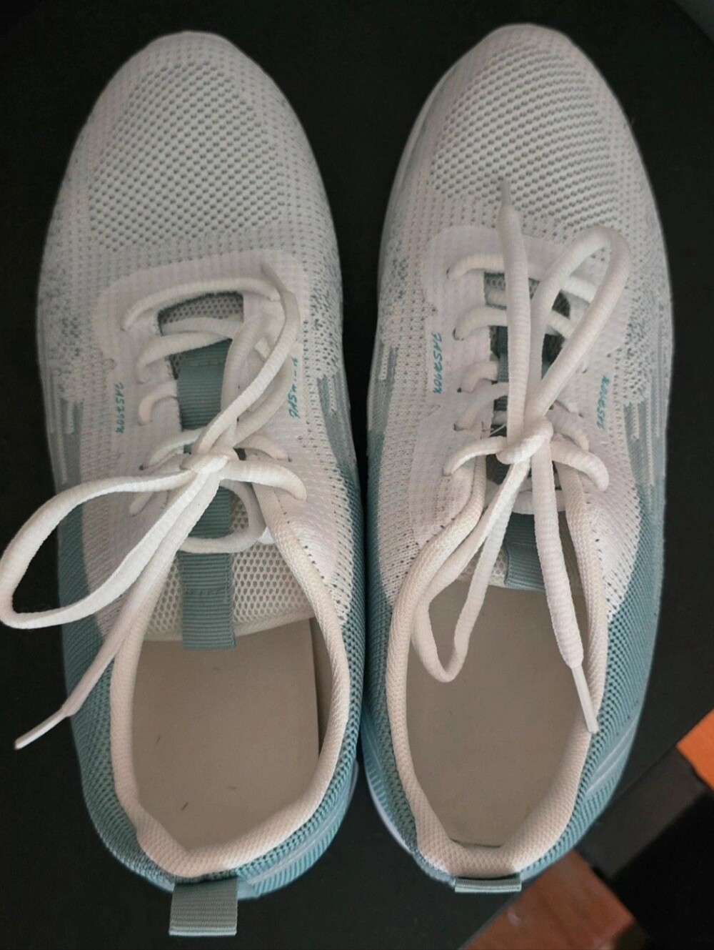 Women's White/Aqua Sneakers Sz 10 - Picture 2 of 6